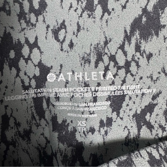 Athleta Salutation Stash Pocket II Printed 7/8 Snakeskin Black and gray sz XS TP - Picture 9 of 12